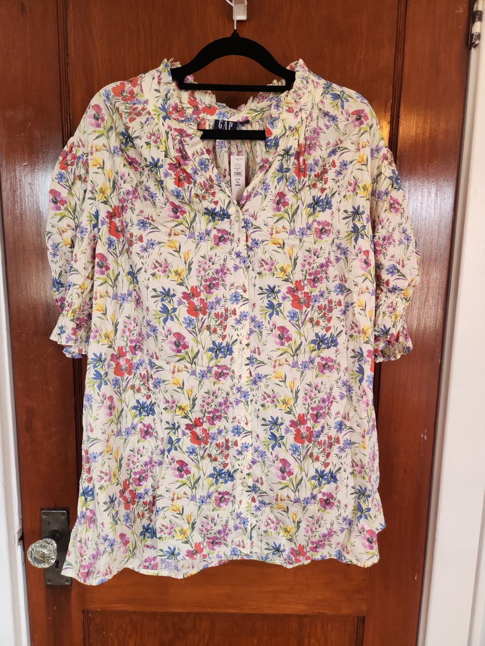 NWT GAP Women's Cream Floral V-Neck Blouse